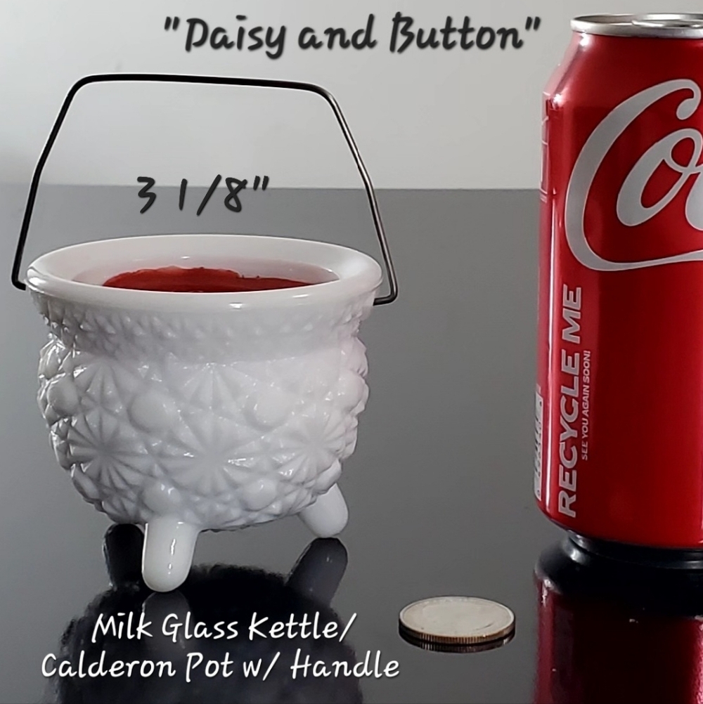 Vntg 3 1/2" Daisy and Button Milk Glass Caldron Candle Holder With Metal Handle